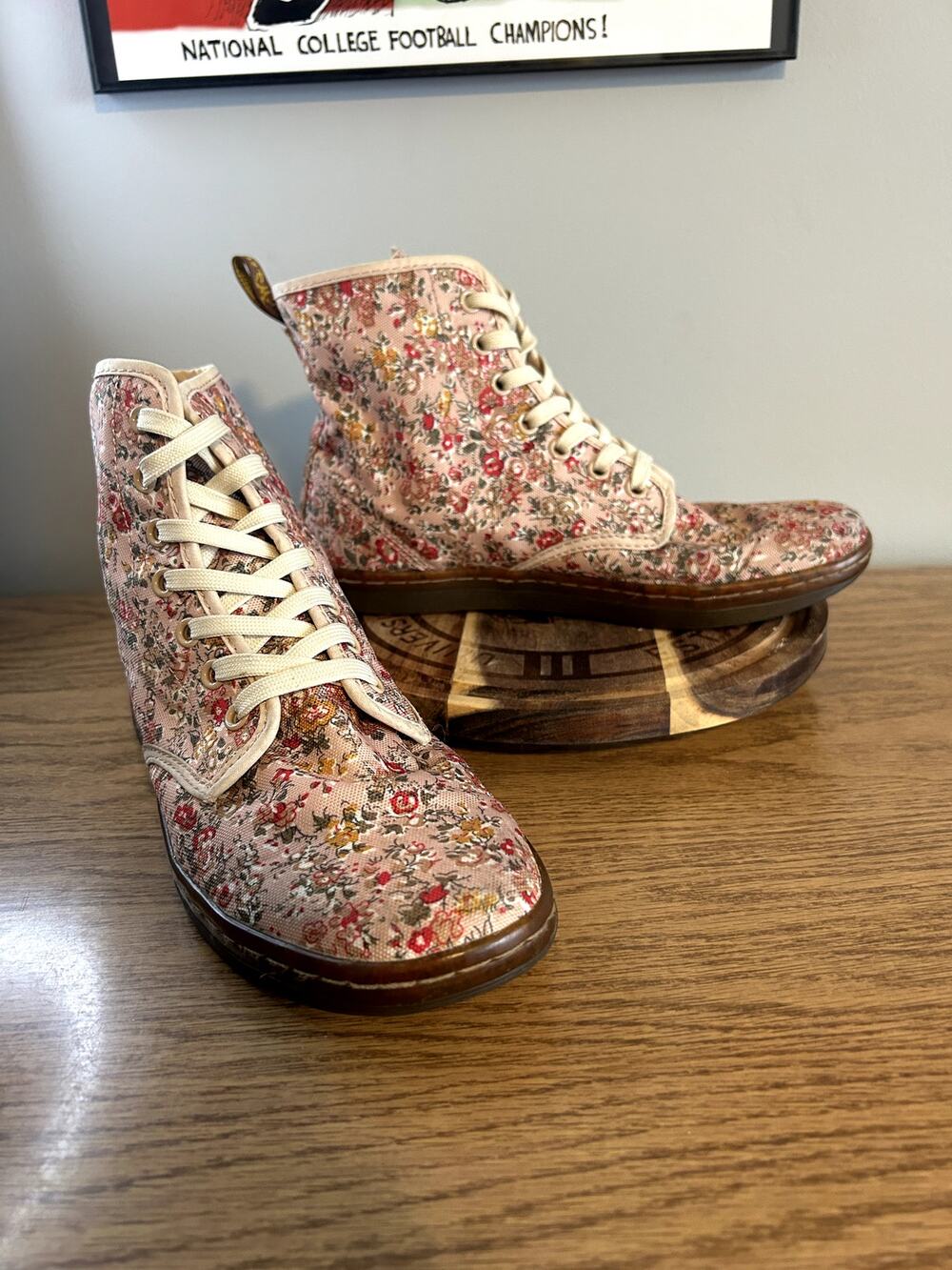 Dr Martens Pink Floral Shoreditch Canvas size 8/EU 39